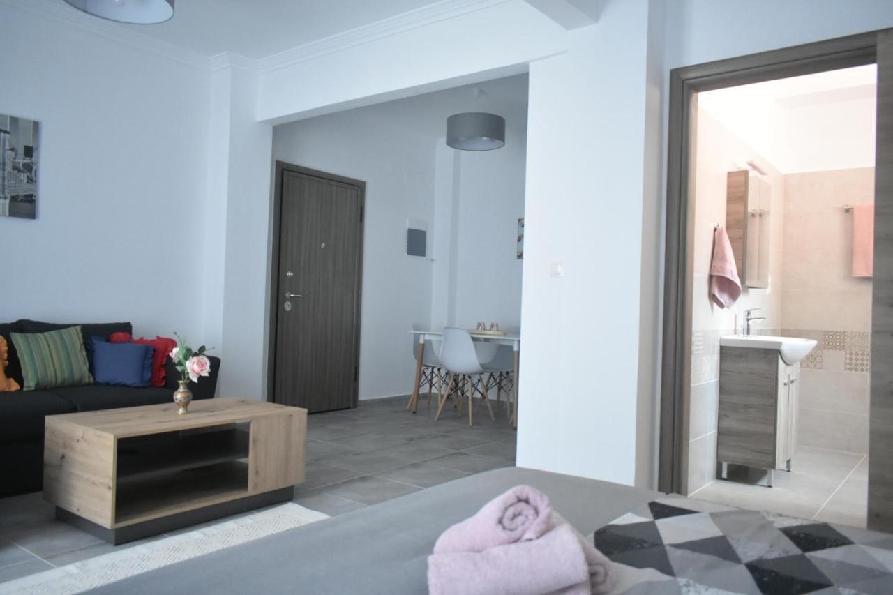 Seaside Apartments Nea Iraklia Bagian luar foto