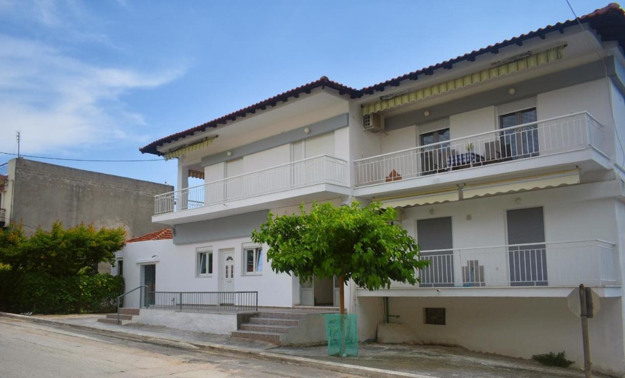 Seaside Apartments Nea Iraklia Bagian luar foto
