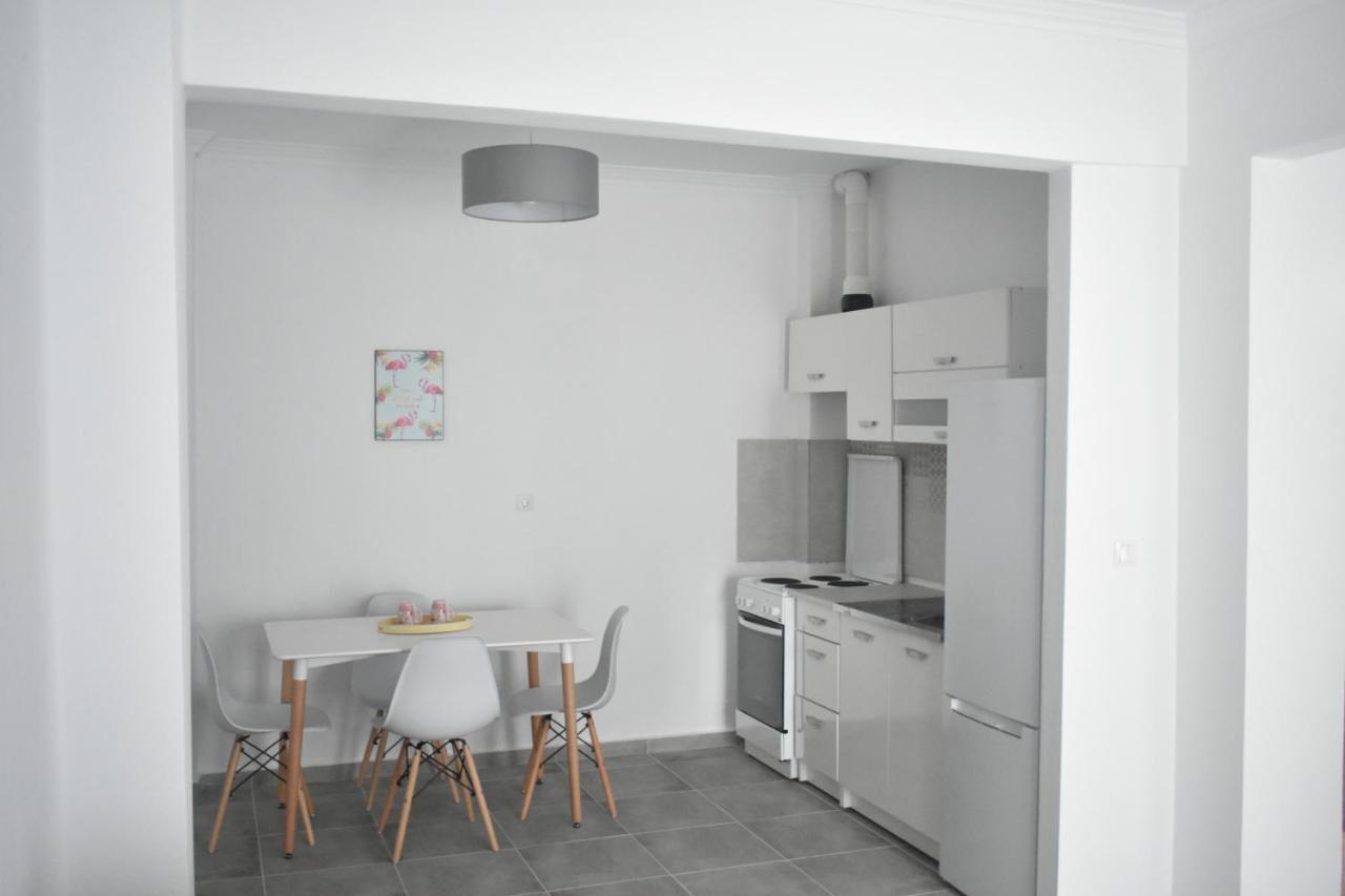 Seaside Apartments Nea Iraklia Bagian luar foto