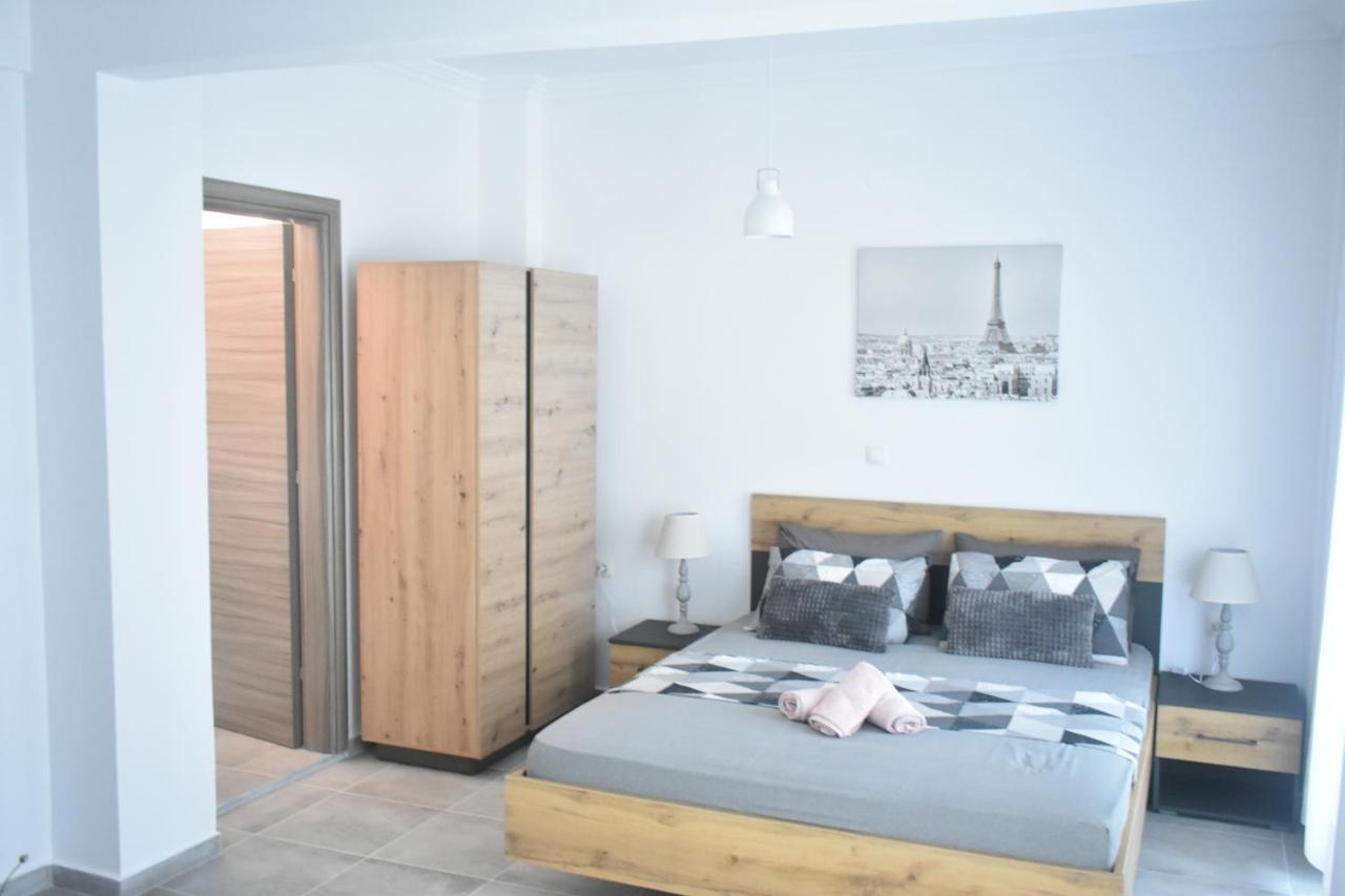 Seaside Apartments Nea Iraklia Bagian luar foto