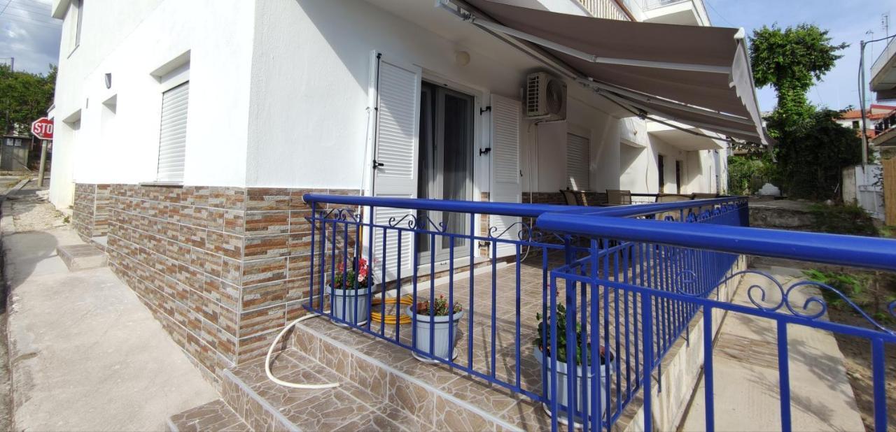 Seaside Apartments Nea Iraklia Bagian luar foto