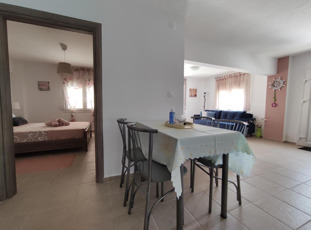 Seaside Apartments Nea Iraklia Bagian luar foto