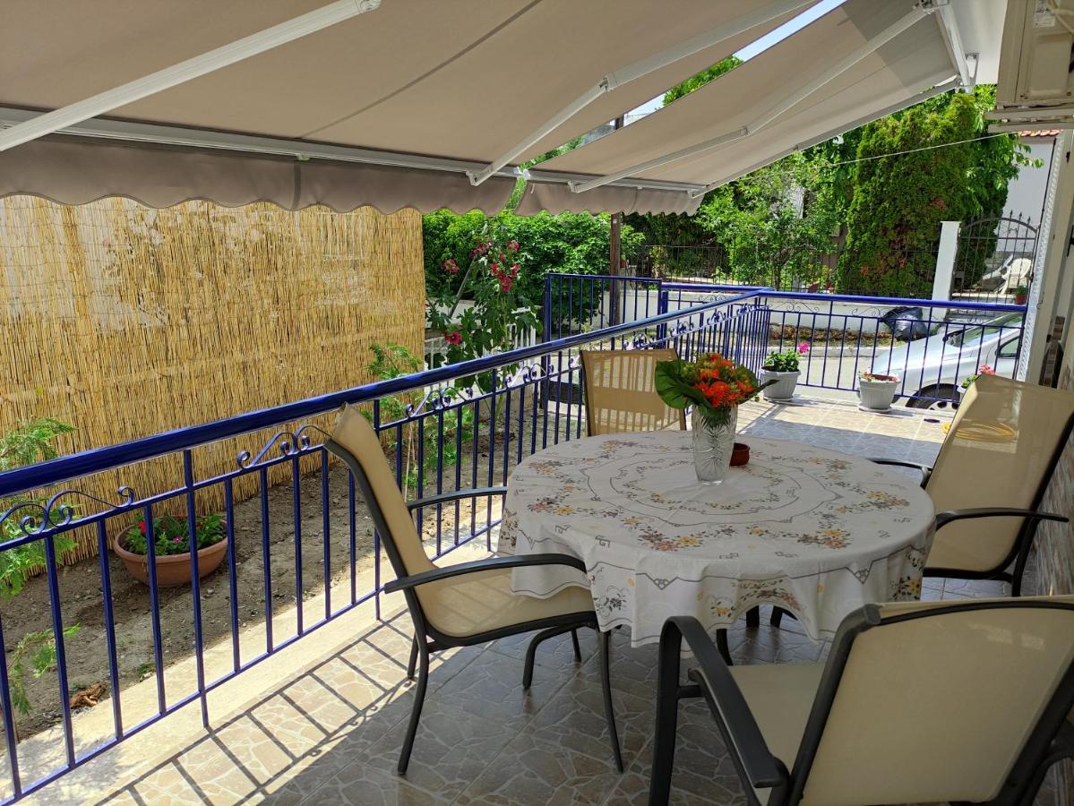 Seaside Apartments Nea Iraklia Bagian luar foto