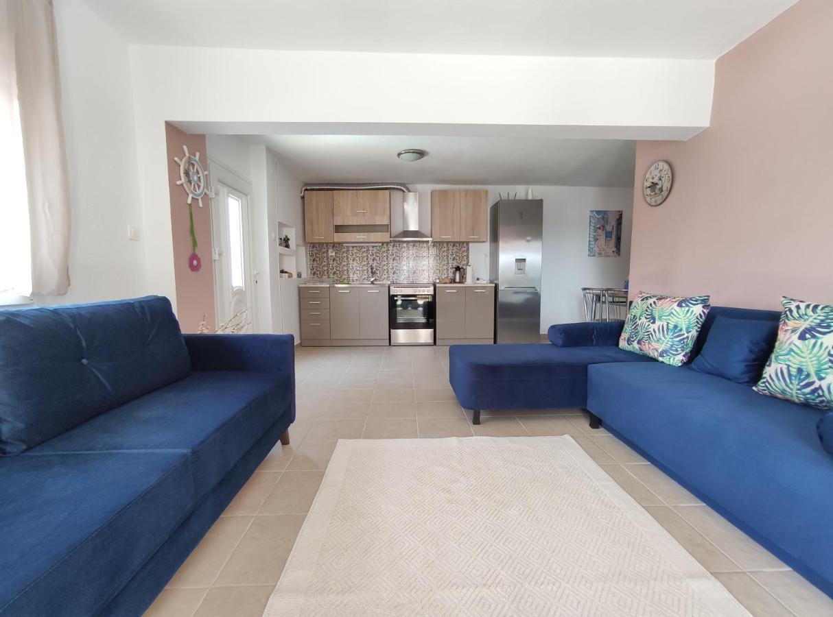 Seaside Apartments Nea Iraklia Bagian luar foto