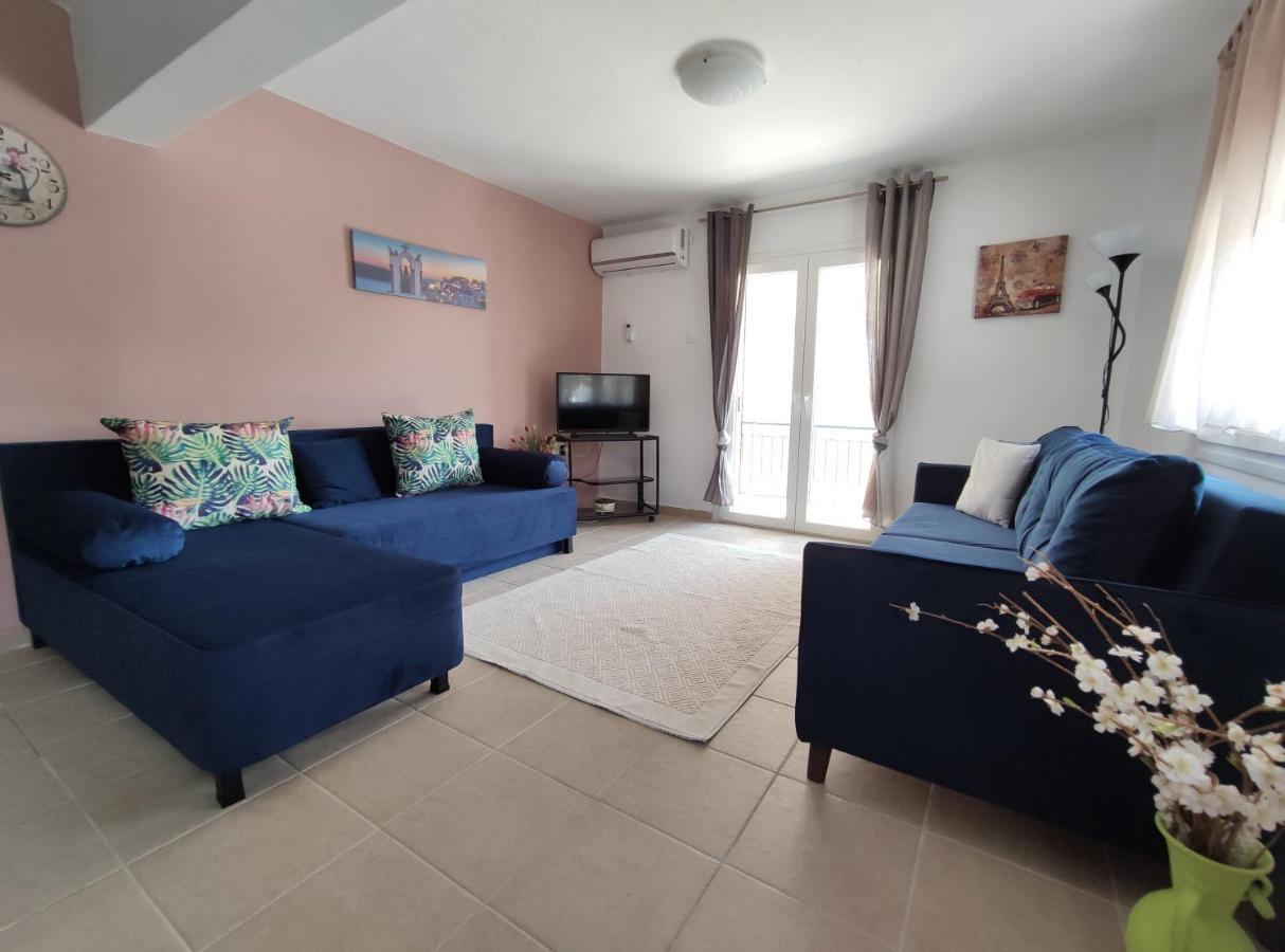 Seaside Apartments Nea Iraklia Bagian luar foto