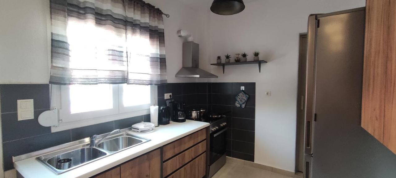 Seaside Apartments Nea Iraklia Bagian luar foto