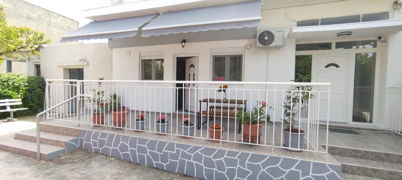 Seaside Apartments Nea Iraklia Bagian luar foto