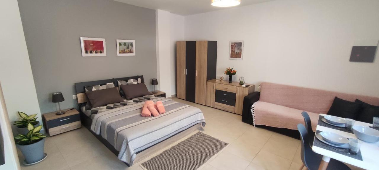 Seaside Apartments Nea Iraklia Bagian luar foto